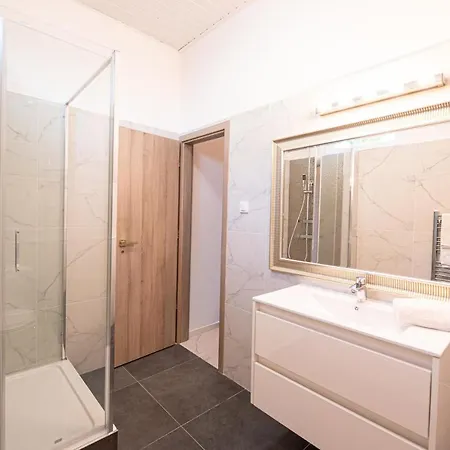 Kenyelmes, Legkondicionalt, Ketszintes Nyaralo Holiday home