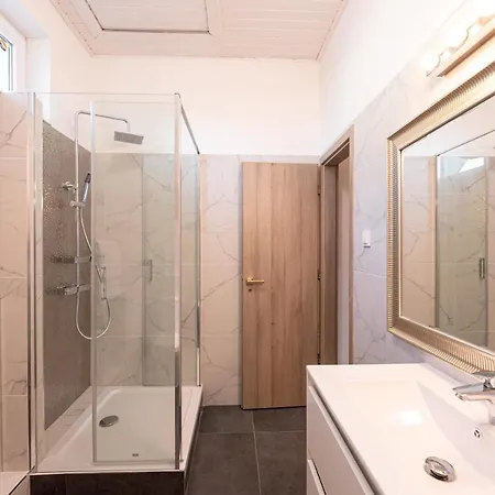 Kenyelmes, Legkondicionalt, Ketszintes Nyaralo Holiday home *